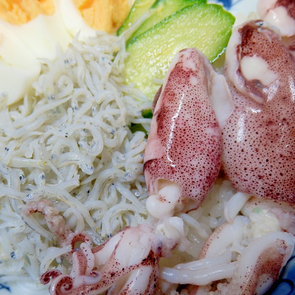 ヒイカとシラスの丼ご飯 ふっくら下ごしらえ レシピ 作り方 By 夏はぜ 楽天レシピ ヒイカとシラスの丼ご飯 ふっくら下ごしらえ レシピ 作り方 By 夏はぜ 楽天レシピ